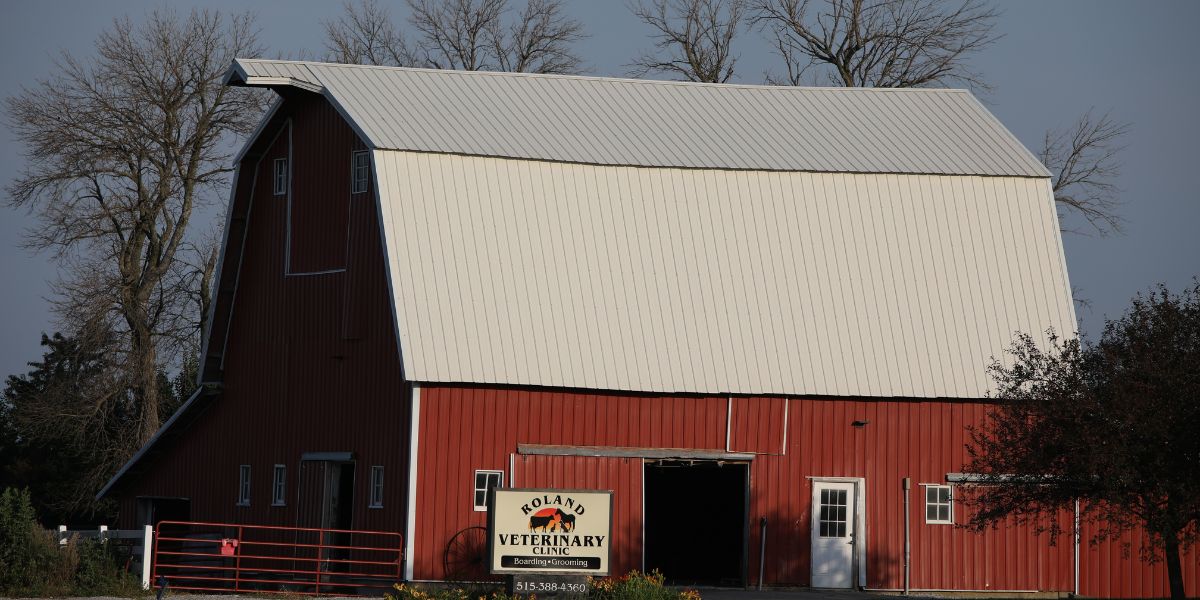 Roland Veterinary Clinic building