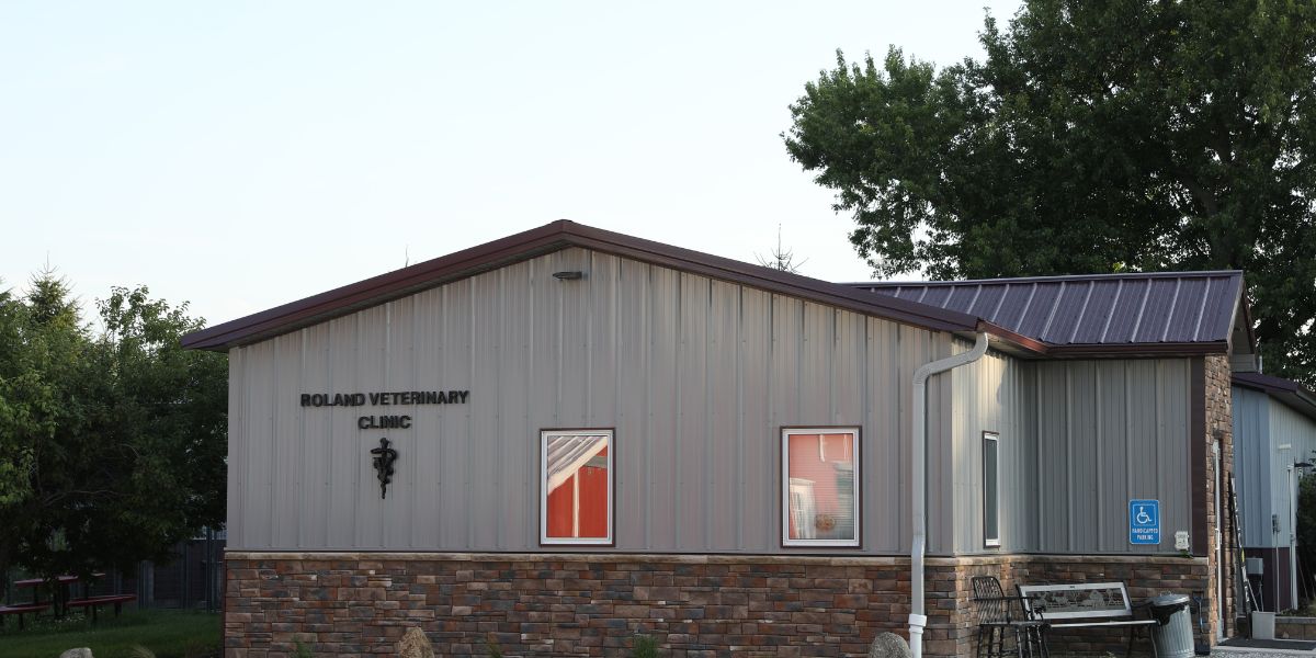 Roland Veterinary Clinic building